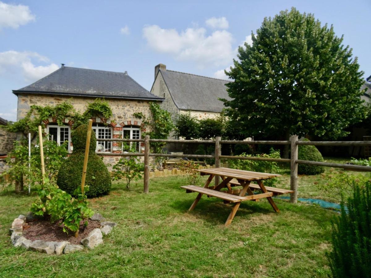 Manoir De La Grand'Cour Bed and Breakfast Soulgé-sur-ouette Εξωτερικό φωτογραφία