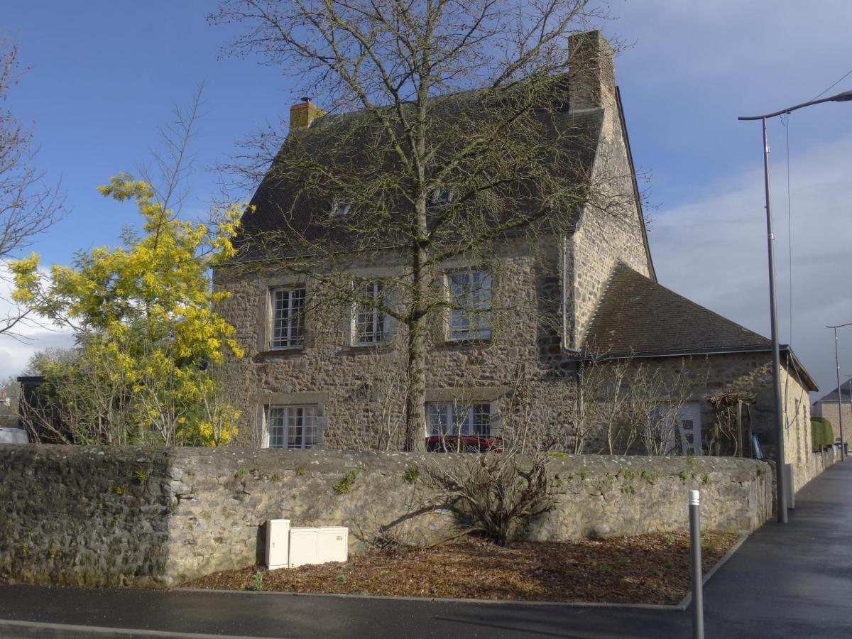 Manoir De La Grand'Cour Bed and Breakfast Soulgé-sur-ouette Εξωτερικό φωτογραφία